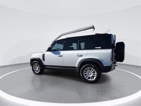 Used 2025 Land Rover Defender 110 S image 6