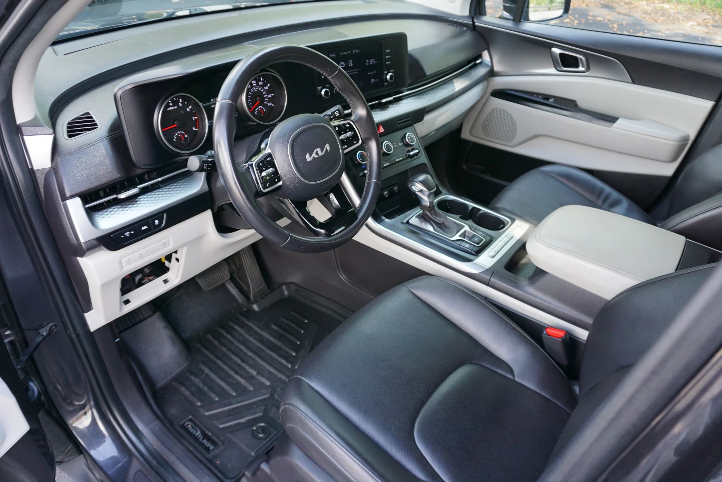 Used 2022 Kia Carnival LX FWD image 29