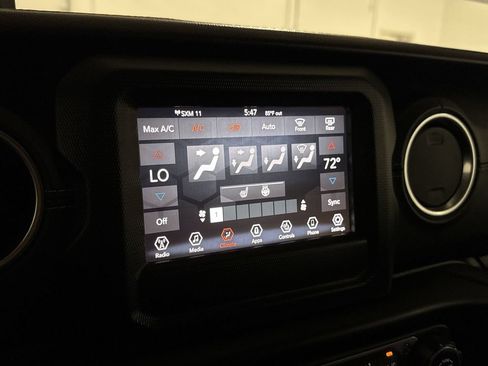 Used 2020 Jeep Wrangler Unlimited Sahara w/ Dual Top Group AWD/4WD image 16