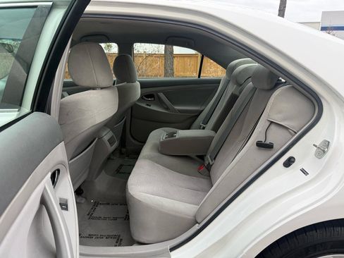 Used 2010 Toyota Camry image 17