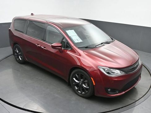 Used 2020 Chrysler Pacifica Touring w/ S Appearance Package FWD image 42