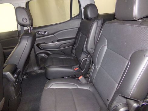 Used 2023 GMC Acadia SLT image 12