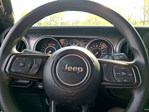 Used 2023 Jeep Wrangler Unlimited Sport AWD/4WD image 16