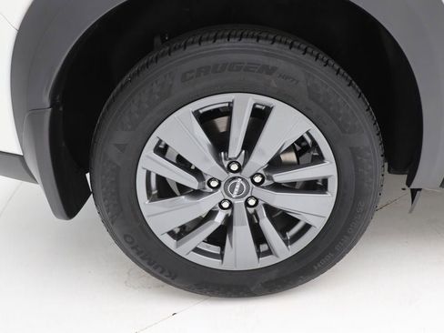 Used 2024 Nissan Pathfinder S image 10