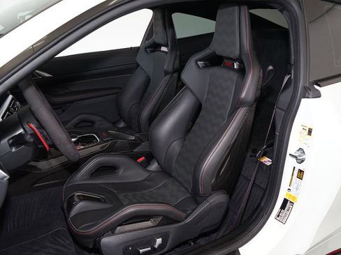 Used 2023 BMW M4 CSL RWD image 17