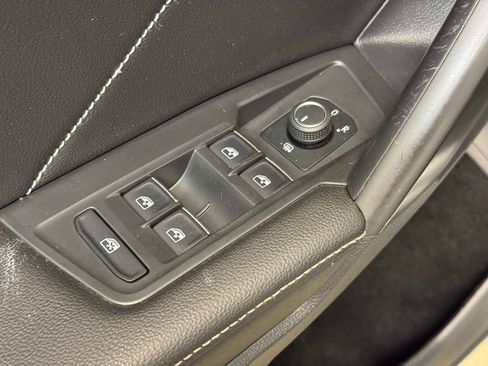 Used 2022 Volkswagen Tiguan SE image 10