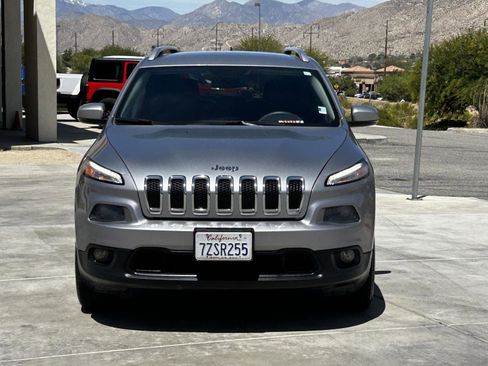 Used 2017 Jeep Cherokee Latitude w/ Safety/Convenience Group AWD/4WD image 2