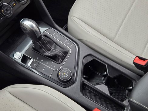 Used 2021 Volkswagen Tiguan SE R-Line image 25