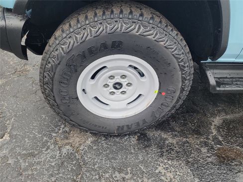 New 2025 Ford Bronco Heritage Edition image 9