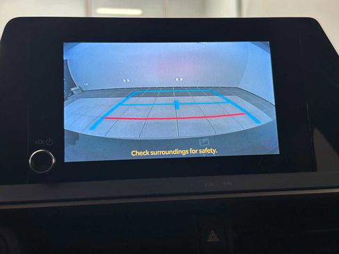 Used 2024 Toyota Prius Prime FWD image 13