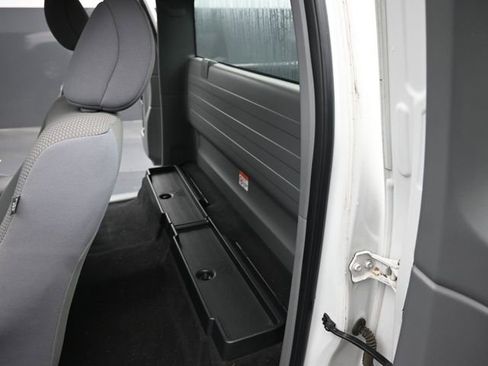 Used 2015 Toyota Tacoma Base image 11