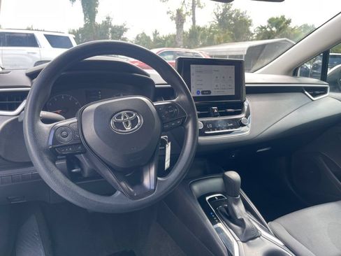 Used 2025 Toyota Corolla LE FWD image 13
