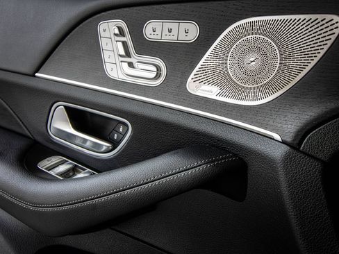 Used 2023 Mercedes-Benz GLS 580 4MATIC image 23