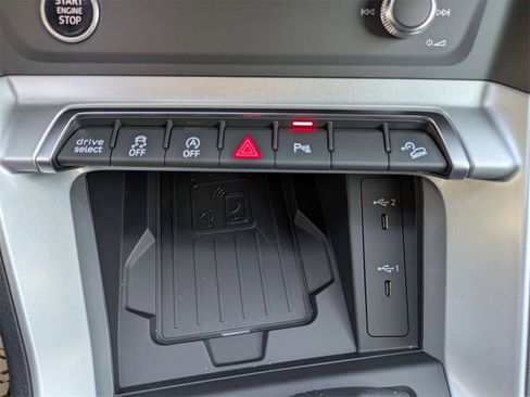 New 2025 Audi Q3 2.0T Premium image 27