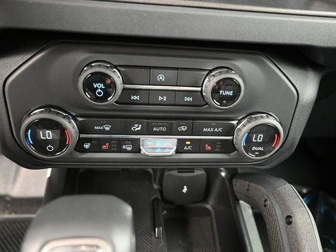 New 2025 Ford Bronco Badlands w/ Sasquatch Package AWD/4WD image 30