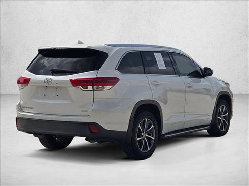 Used 2018 Toyota Highlander XLE FWD image 5