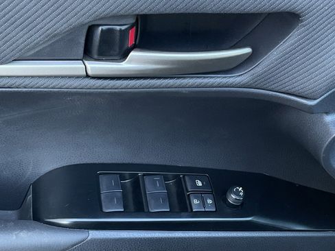 Used 2025 Toyota Camry SE image 12