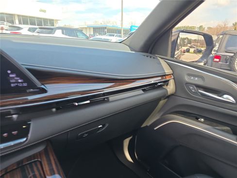 Used 2023 Cadillac Escalade ESV Luxury image 25
