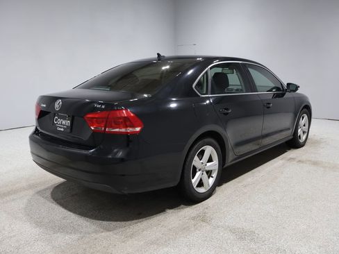 Used 2012 Volkswagen Passat TDI SE image 2