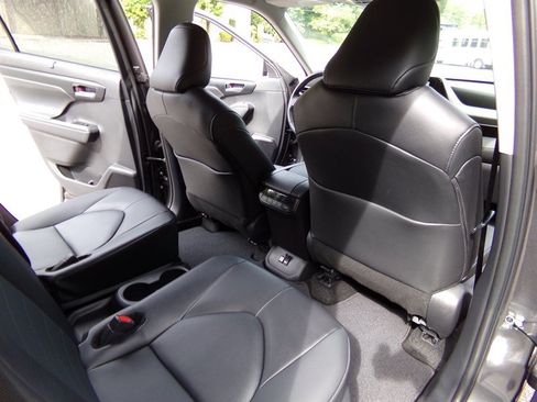 Used 2025 Toyota Highlander XLE AWD/4WD image 26