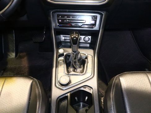 Used 2024 Volkswagen Tiguan SE image 27