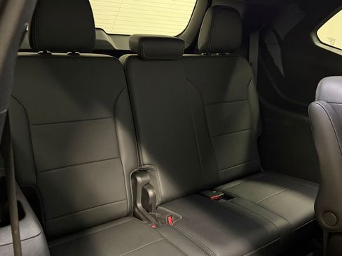 Certified 2025 Buick Enclave Preferred image 25