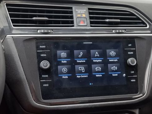 Used 2024 Volkswagen Tiguan SE FWD image 17