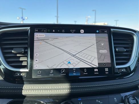 Used 2023 Chrysler Pacifica Limited image 26