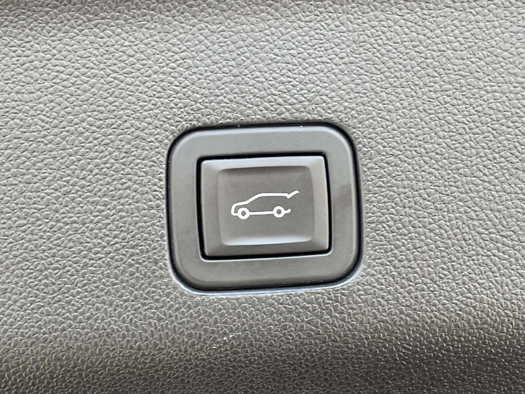 Used 2024 Chevrolet Tahoe Premier AWD/4WD image 39