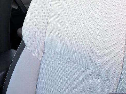 Used 2018 Toyota RAV4 XLE image 21