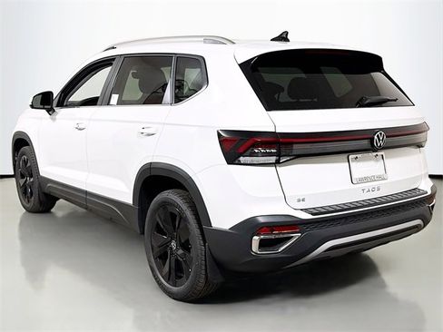 New 2025 Volkswagen Taos SE image 3