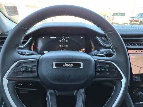 Used 2023 Jeep Grand Cherokee L Limited w/ Black Appearance Package image 21