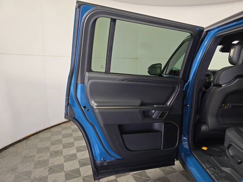 Used 2023 Rivian R1S Adventure image 17