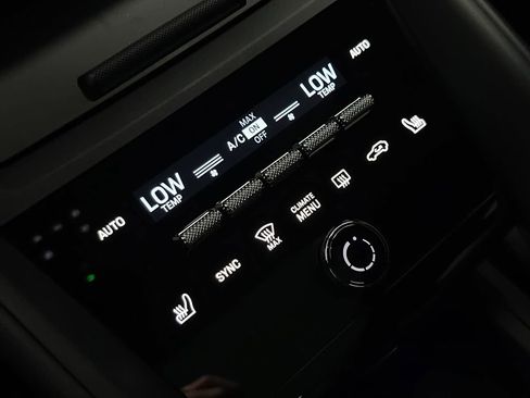 Certified 2025 Porsche Macan Electric RWD image 19