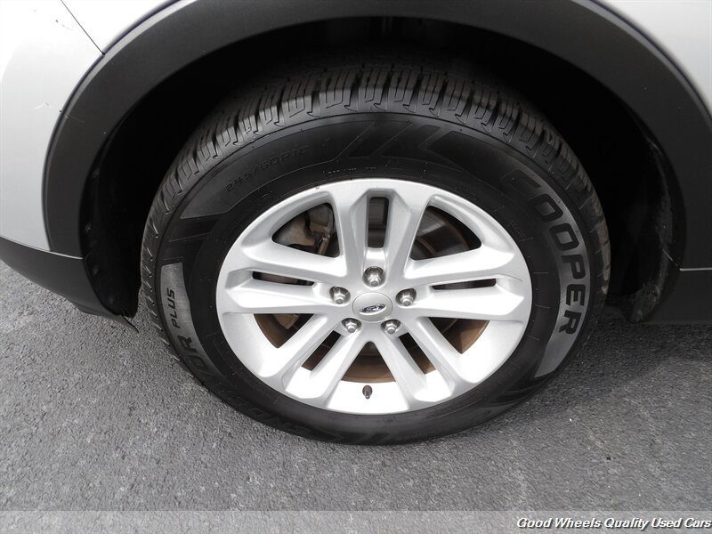 Used 2015 Ford Explorer XLT w/ Equipment Group 202B FWD image 9