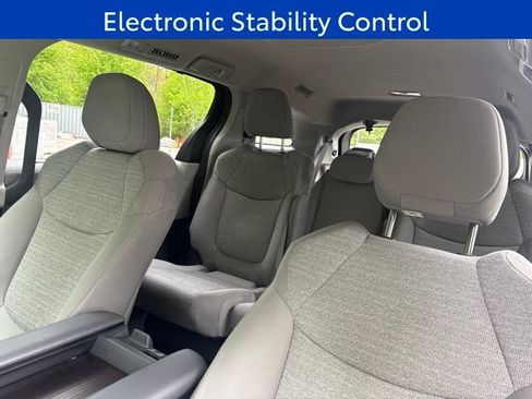 Used 2023 Toyota Sienna LE AWD/4WD image 17
