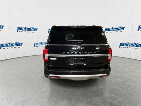 Used 2024 Ford Expedition XLT image 9