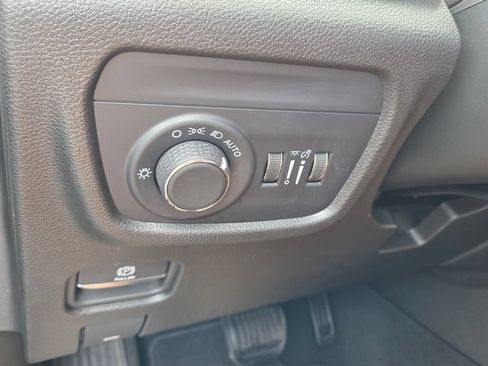 Used 2025 Jeep Grand Cherokee Altitude AWD/4WD image 27