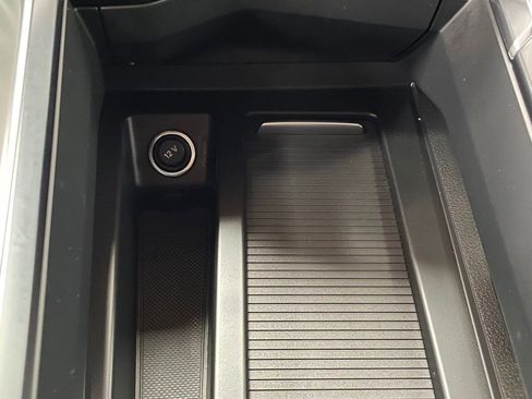 Used 2021 Audi e-tron Premium w/ Convenience Plus Package image 42