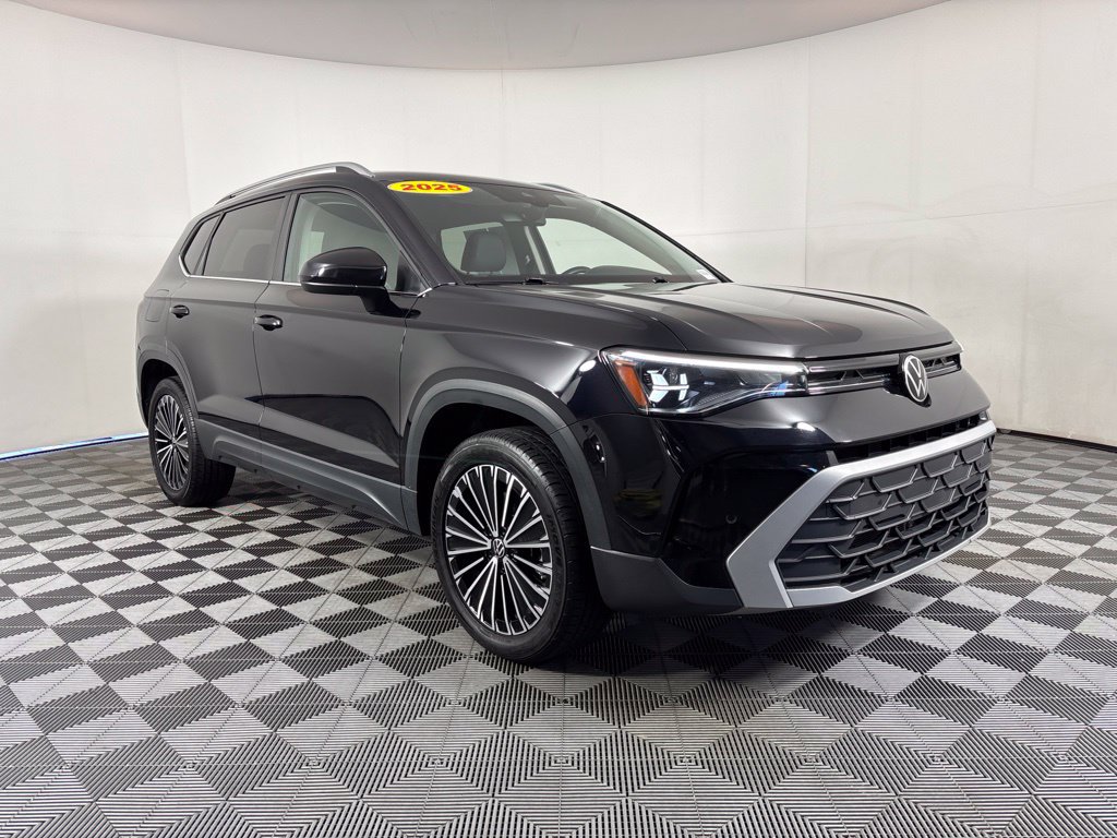 Used 2025 Volkswagen Taos SE FWD image 19