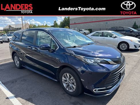 Used 2024 Toyota Sienna XLE AWD/4WD image 1