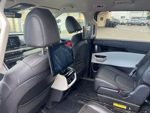 Used 2024 Kia Carnival SX FWD image 8