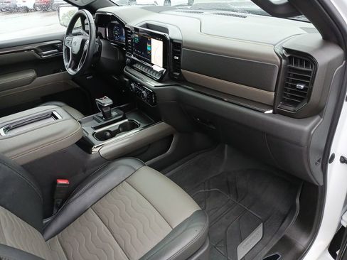 Used 2022 Chevrolet Silverado 1500 ZR2 w/ Technology Package image 30