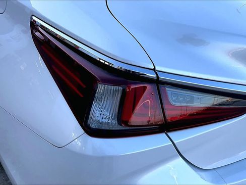 Used 2019 Lexus ES 350 w/ Accessory Package 2 image 26