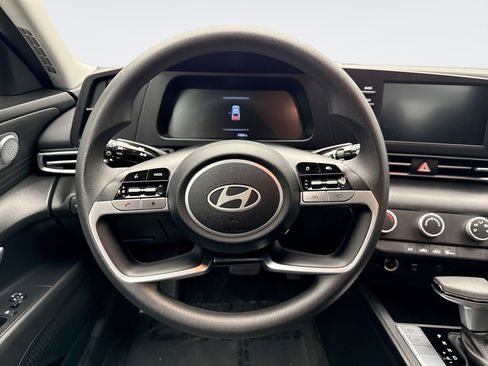 Used 2024 Hyundai Elantra SE FWD image 12