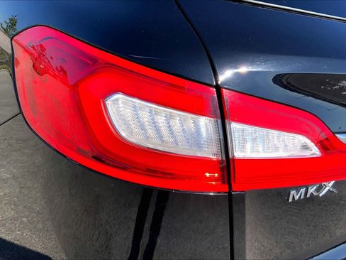 Used 2018 Lincoln MKX Reserve w/ Lincoln MKX Climate Package image 28