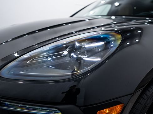 Certified 2026 Porsche Macan AWD/4WD image 24