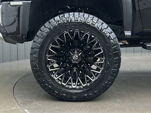 Used 2025 GMC Sierra 3500 Denali w/ Denali Reserve Package image 9