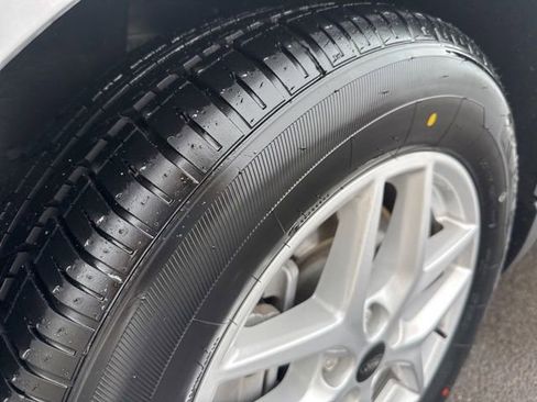 Used 2024 Ford Edge SEL image 9