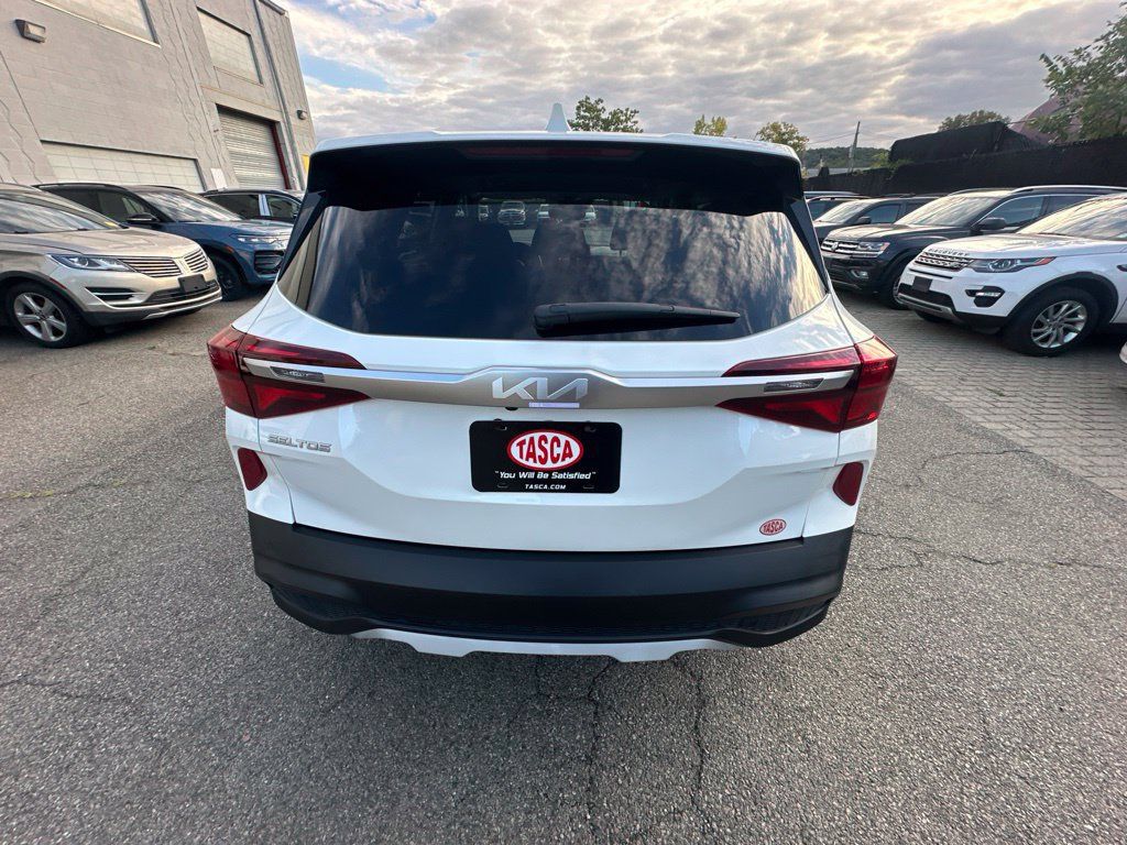 Used 2023 Kia Seltos LX AWD/4WD image 5